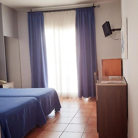 Hostal La Colonia Марбеля Екстериор снимка
