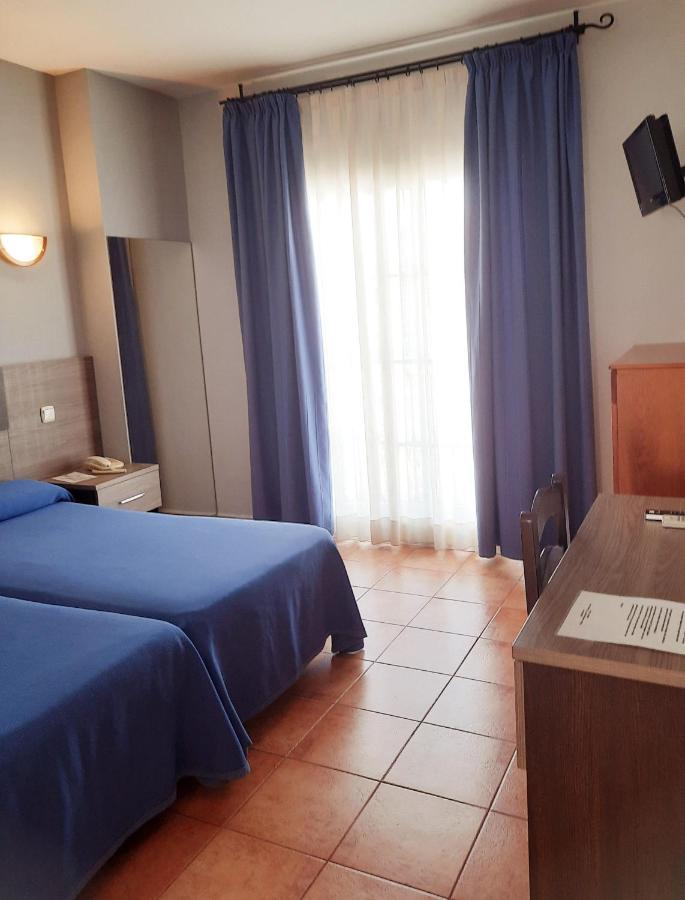 Hostal La Colonia Марбеля Екстериор снимка