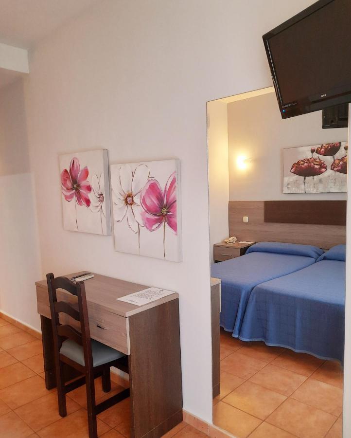 Hostal La Colonia Марбеля Екстериор снимка